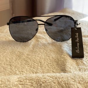 Quay Australia Vivienne oversized aviators